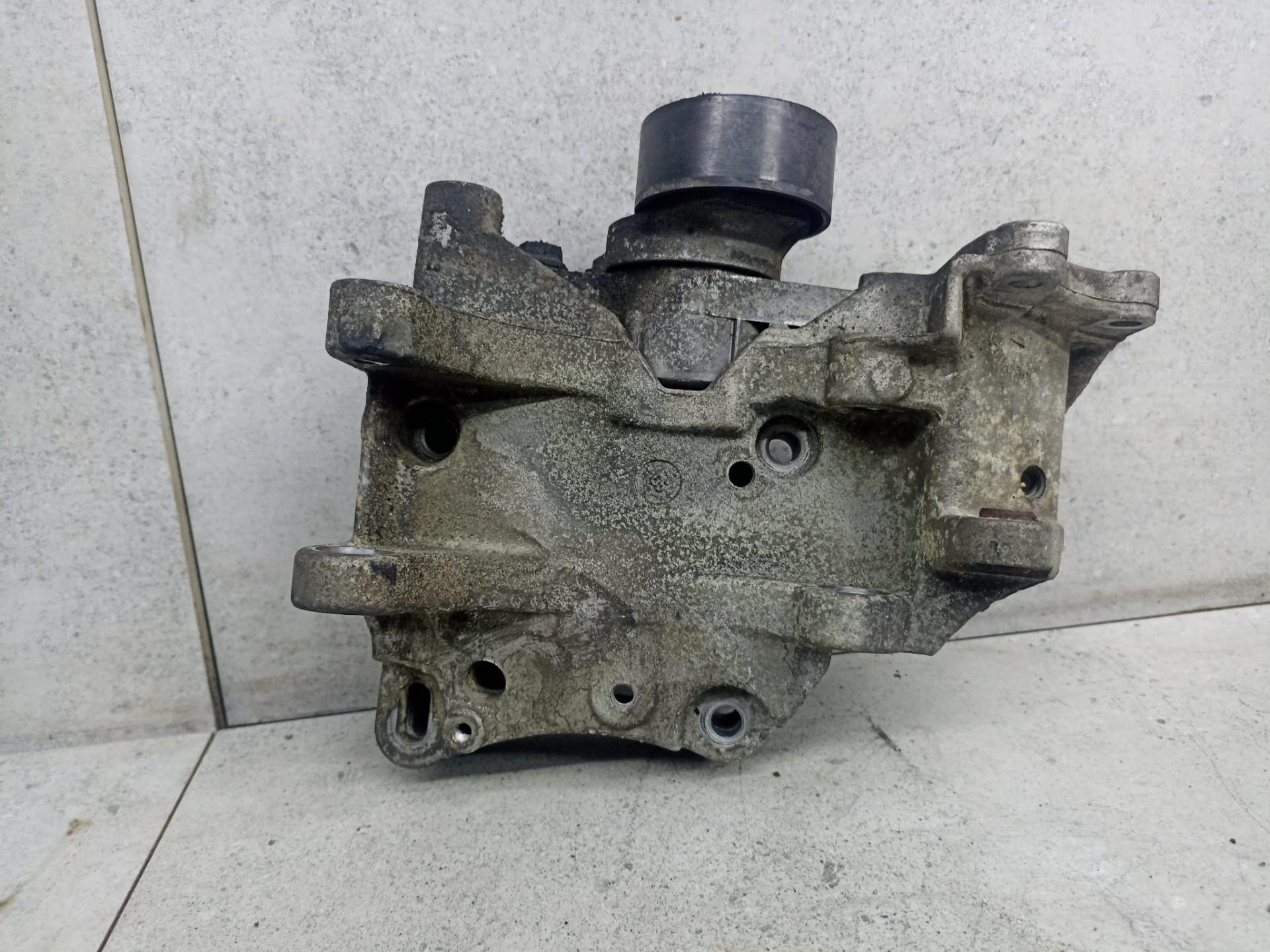 Кронштейн генератора Peugeot Citroen kfv kfw nfu