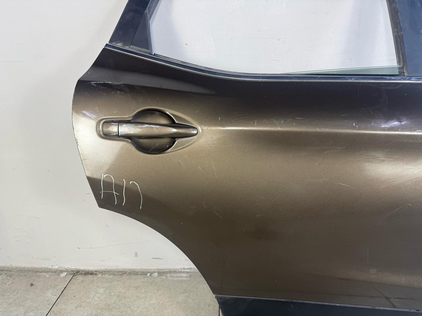 Дверь Nissan Qashqai J11 2013-2021 задняя правая (контракт)Марка: NissanМодель: QashqaiГод: 2013-2021Кузов: J11Номер и производитель: H2100BM9MA NissanКросс-номера: H2100-BM9MB,  H2100BM9AB