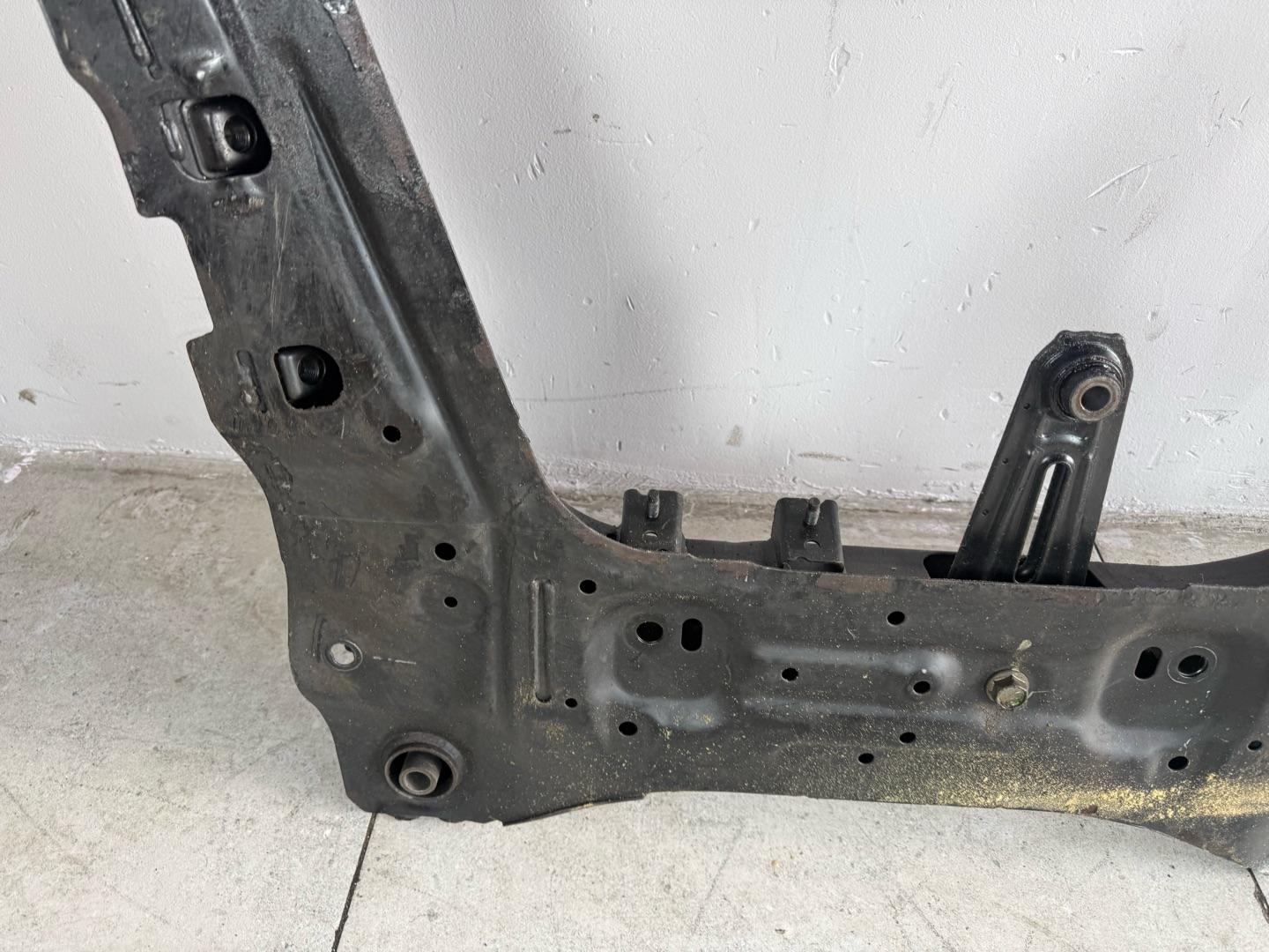 Подрамник Nissan XTrail T31 QR25DE 2007-2015 передний (контракт)Марка: NissanМодель: XTrailГод: 2007-2015Кузов: T31Двигатель: QR25DEНомер и производитель: 54400-JG31B NissanОригинальная балка (подрамник передний). Nissan X-trail T31 MR20 (2.0 литра)Nissan