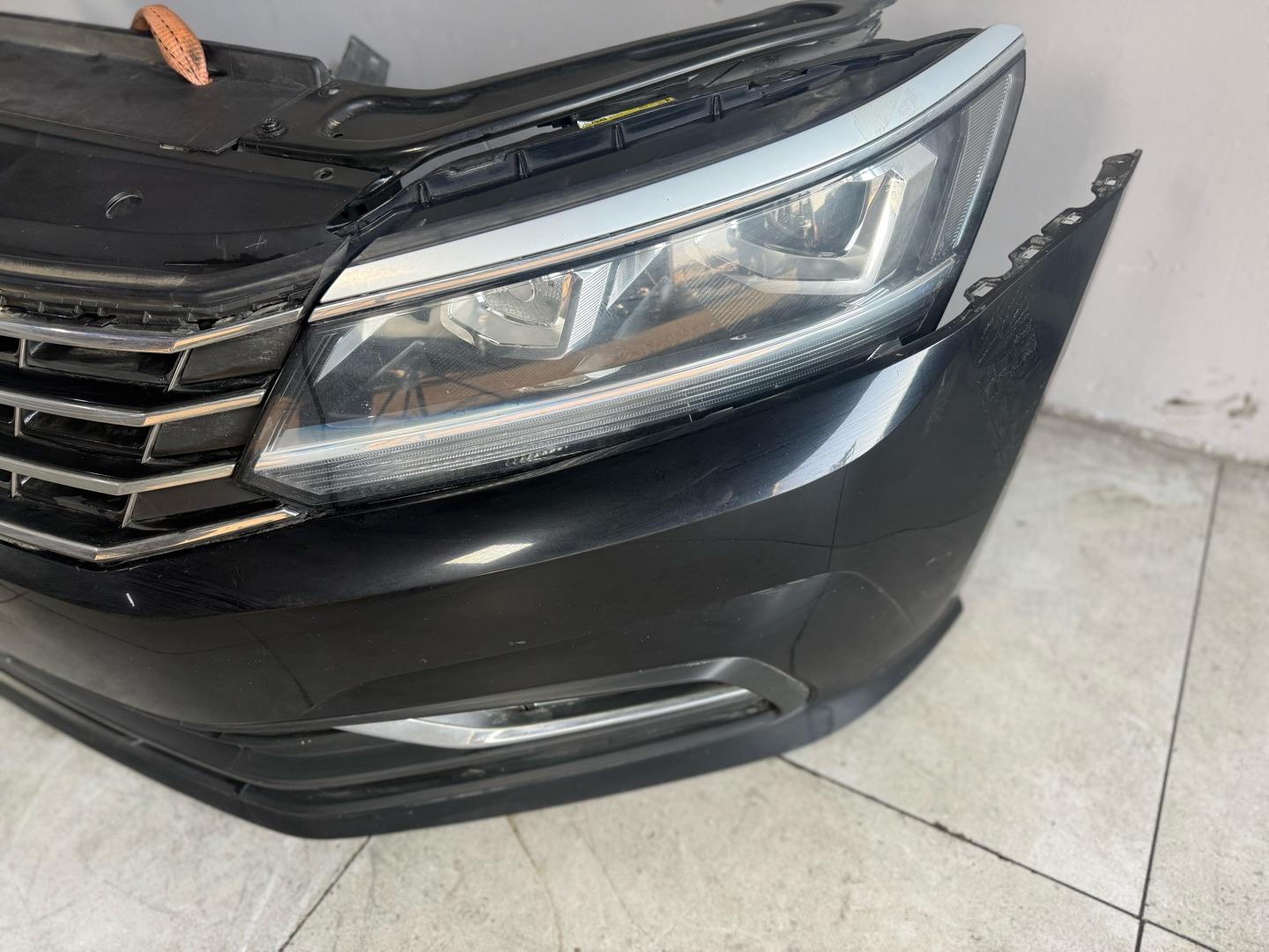 Ноускат Volkswagen Passat 3G2 CCZA (контракт)Марка: VolkswagenМодель: PassatКузов: 3G2Двигатель: CCZAНомер и производитель: 3G0807217GRU VAGТрещина в нижней части бампера,  потертости,  сколы. Ноускат подходит:Volkswagen Passat 8 поколение 2014 - н.в. B8,