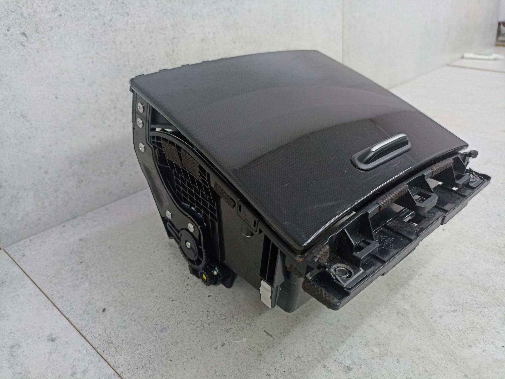 Лоток вещевой центральной консоли Kia Sorento 3