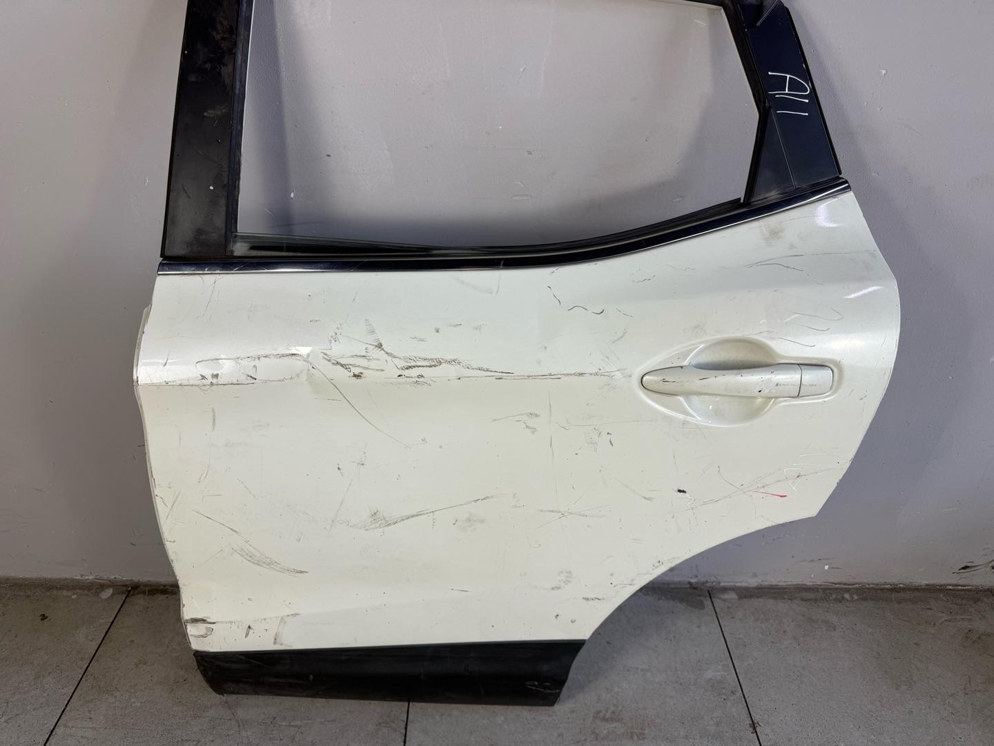 Дверь Nissan Qashqai J11 2013-2021 задняя левая (контракт) под ремонт Марка: NissanМодель: QashqaiГод: 2013-2021Кузов: J11Номер и производитель: H2101BM9MB NissanКросс-номера: H2101-BM9MA,  H2101BM9AB