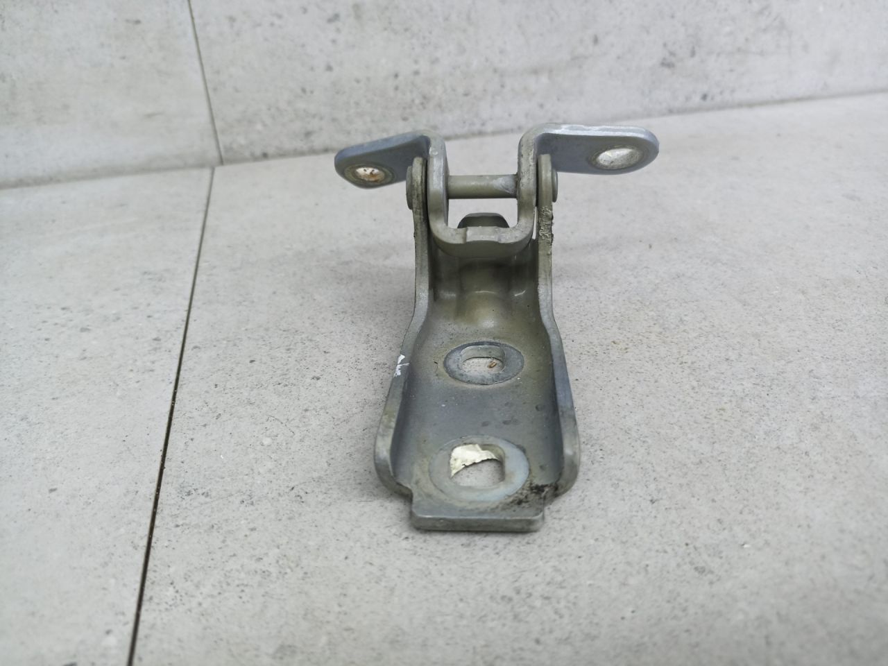 петля двери Chevrolet Cruze 1 поколение 2010, 13501712 - фото №1