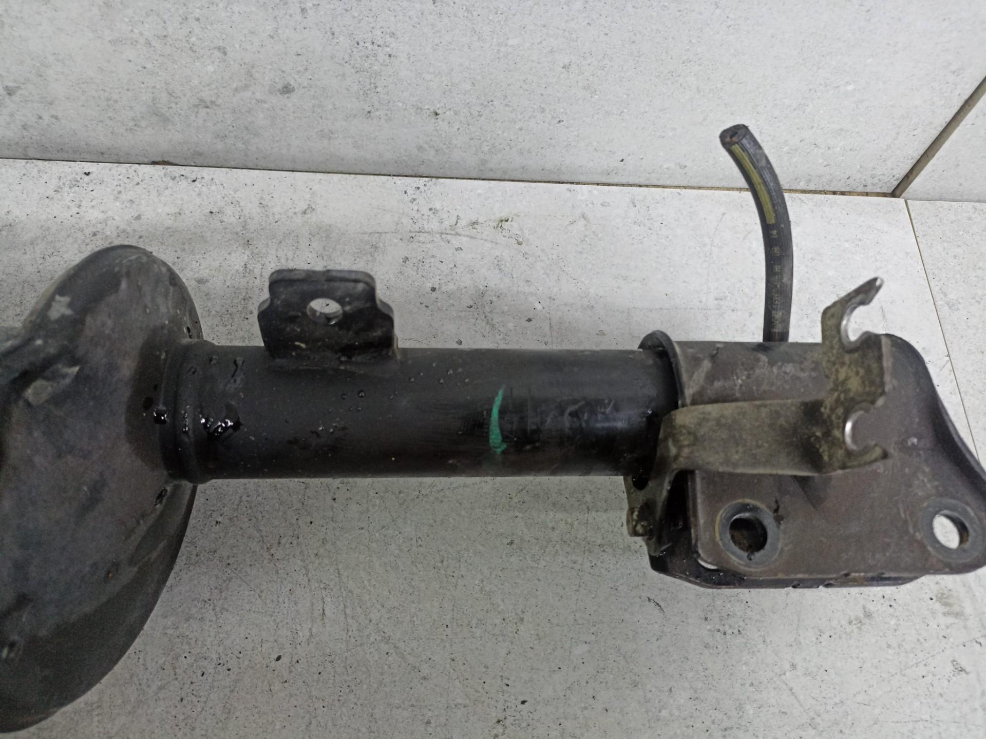 Амортизатор передний Renault duster 1