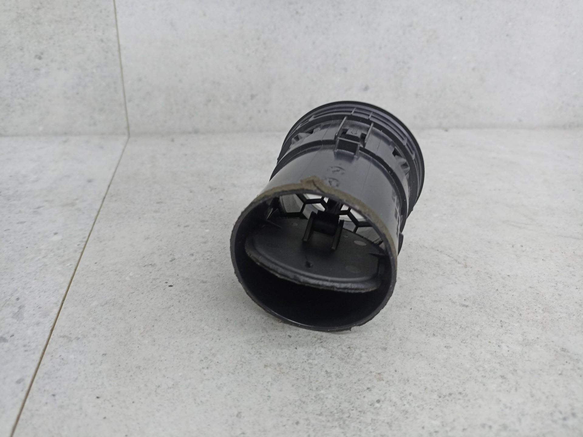 Nissan Qashqai Дефлектор воздушный 68760JD10A