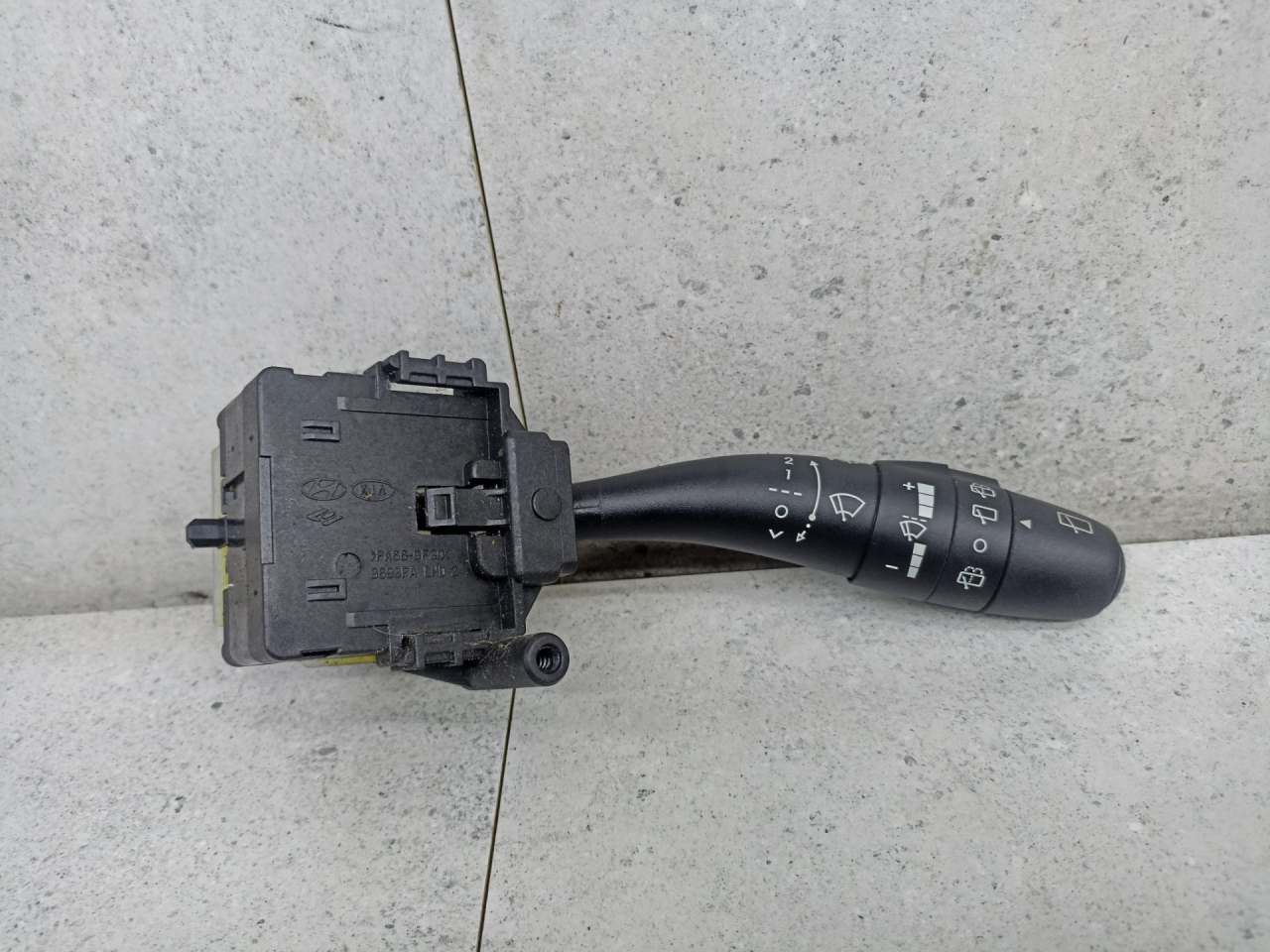 переключатель дворников Hyundai i30 1 поколение 2009, 934202R010 - фото №1