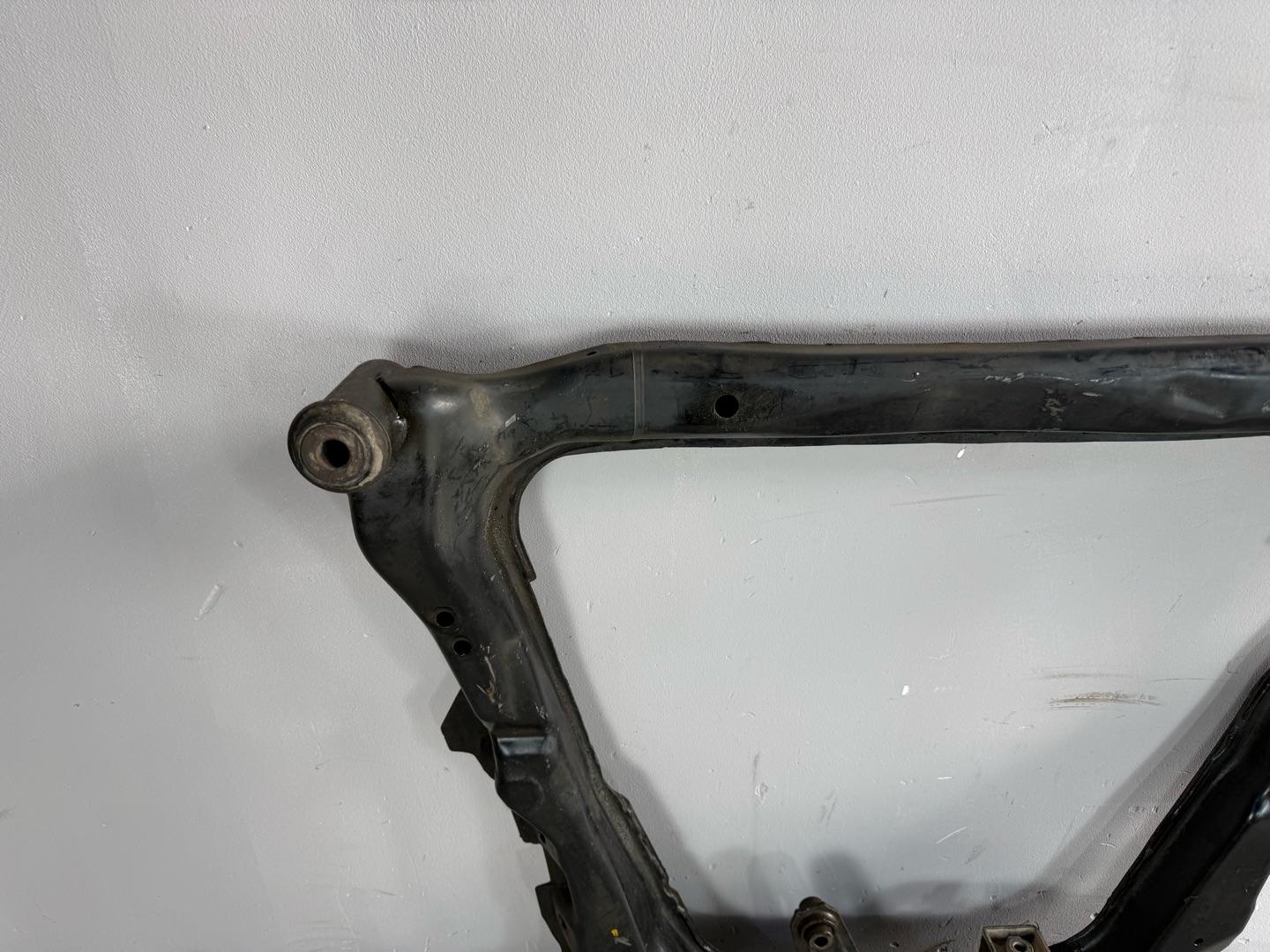 Подрамник Nissan XTrail T31 QR25DE 2007-2015 передний (контракт)Марка: NissanМодель: XTrailГод: 2007-2015Кузов: T31Двигатель: QR25DEНомер и производитель: 54400-JG31B NissanОригинальная балка (подрамник передний). Nissan X-trail T31 MR20 (2.0 литра)Nissan