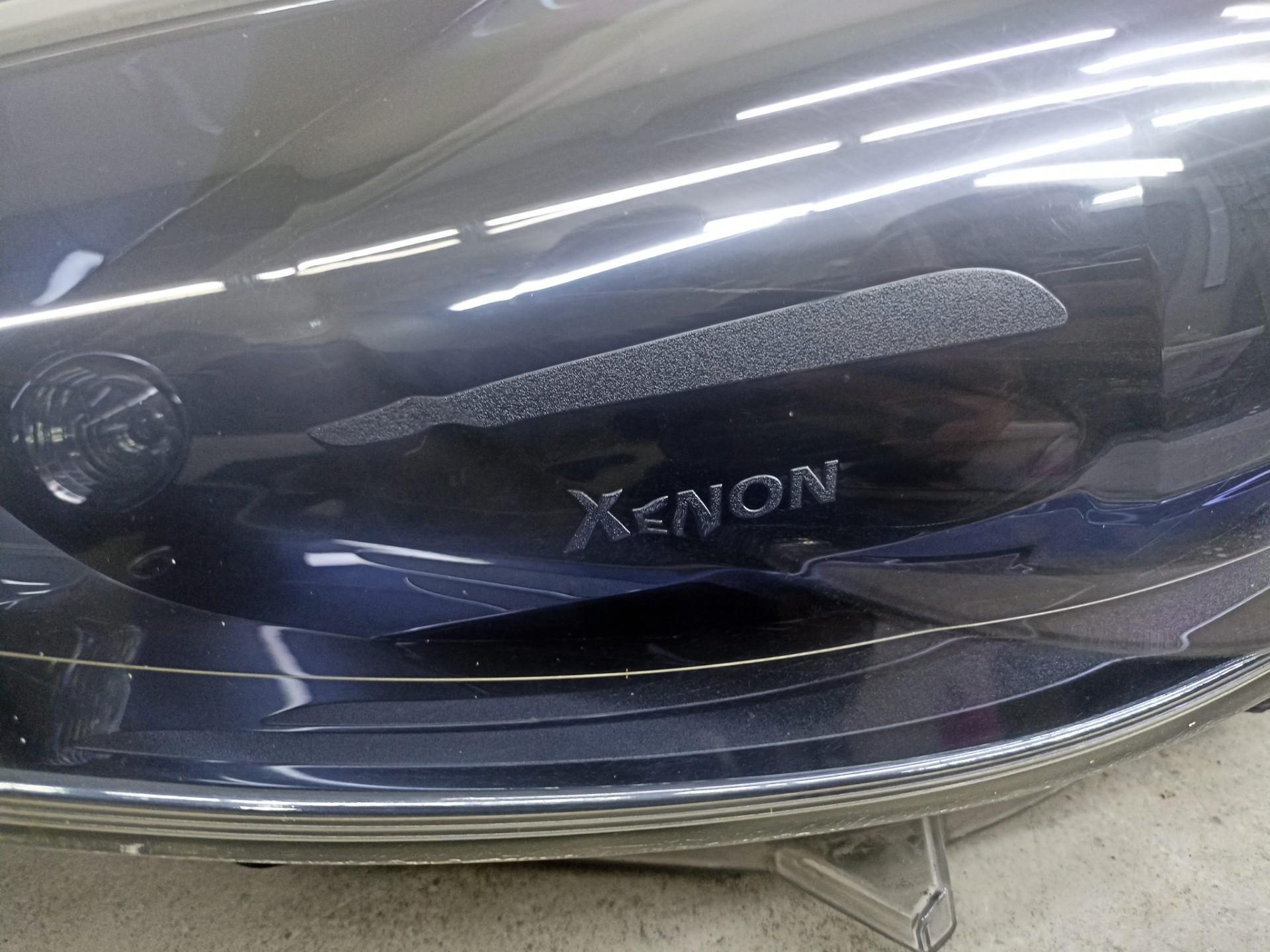 Фара правая Peugeot 308 рестайлинг xenon