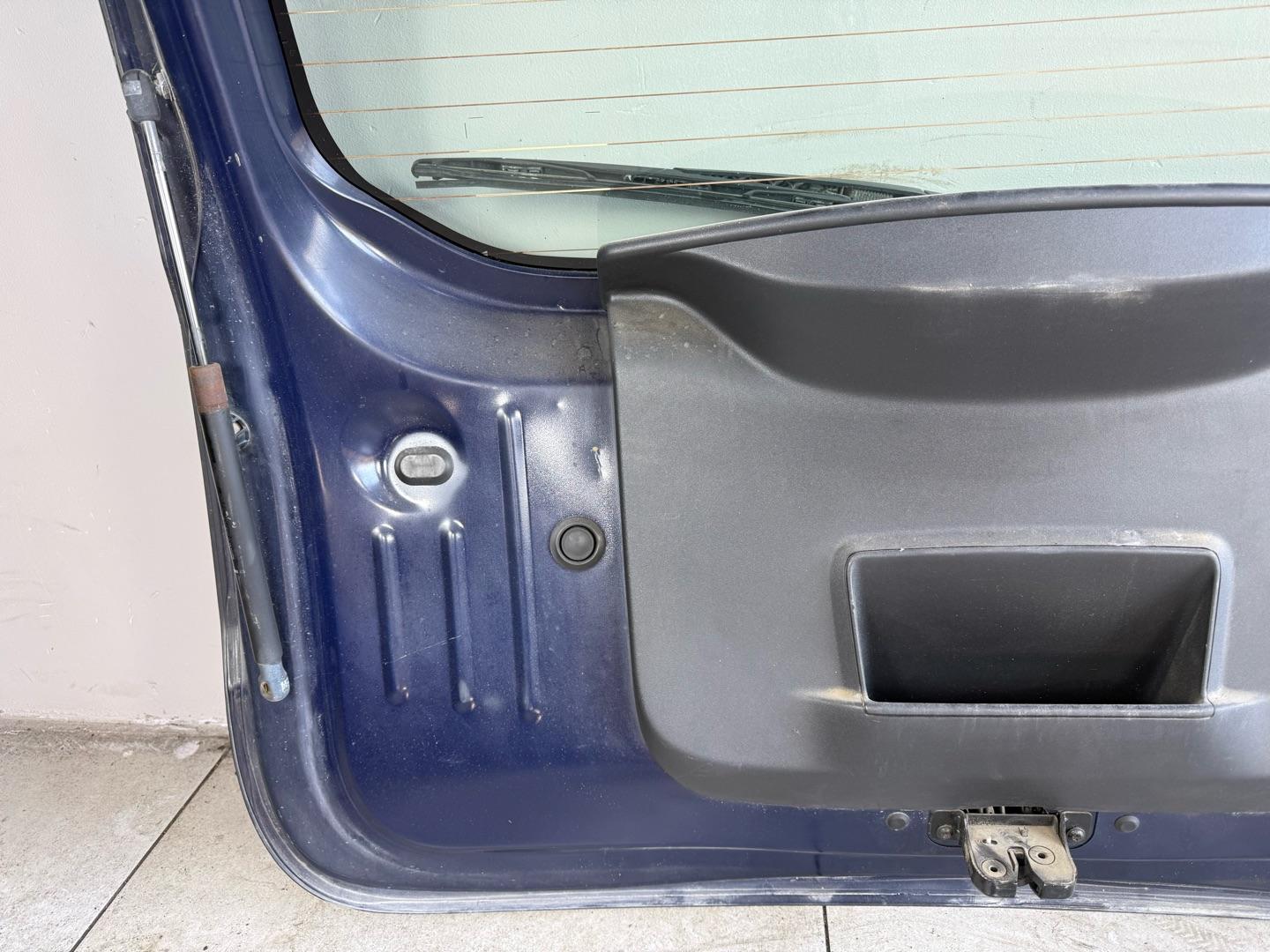 КРЫШКА БАГАЖНИКА В СБОРЕ  !!!  Ориг. номер: 901001386R Производитель: RENAULT Совместимости: Renault Duster I (2010—2015),  Renault Duster I рестайлинг (2015—2021)