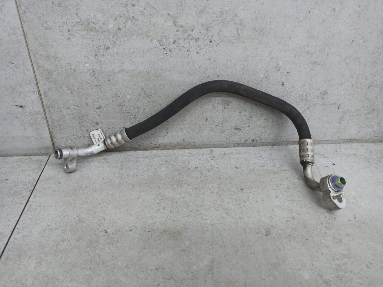 трубка кондиционера Mercedes-Benz GLE W166 2017, A1668302101 - фото №1