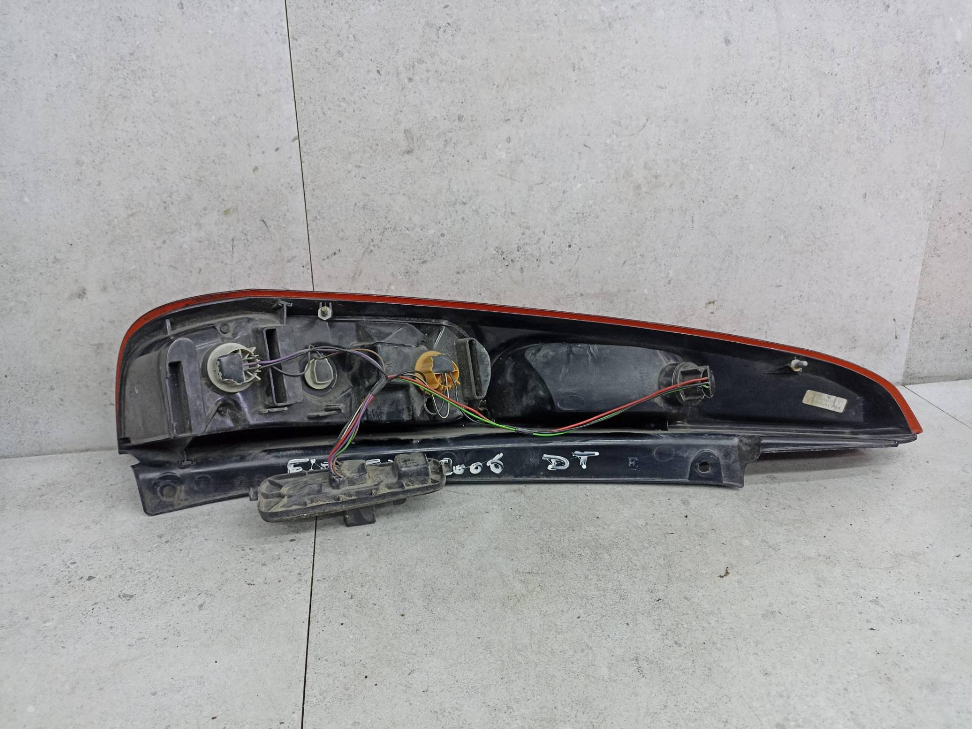 Фонарь задний правый Ford Fiesta MK5 2002-2008