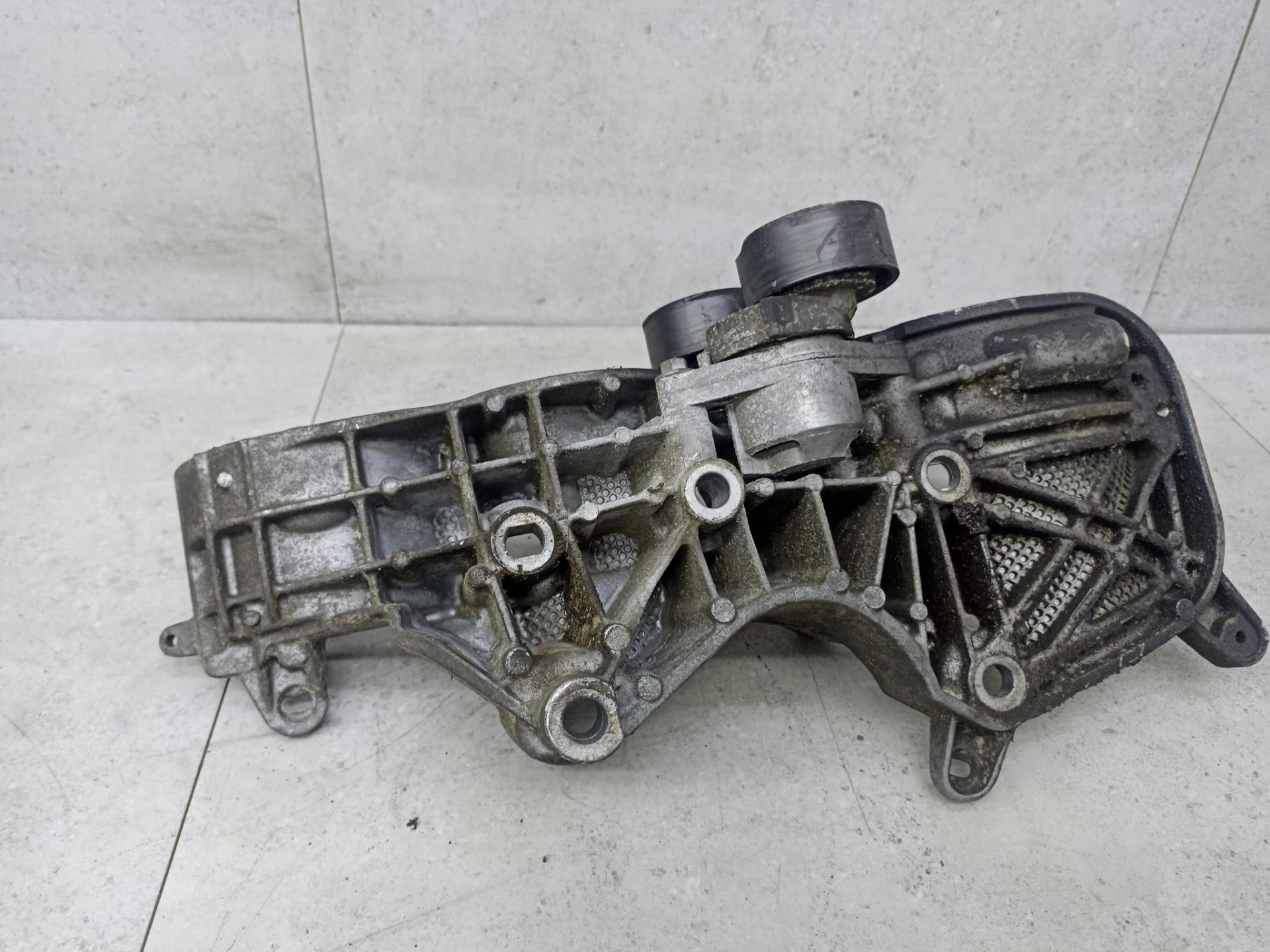Кронштейн генератора Renault Logan 1 2005-2014