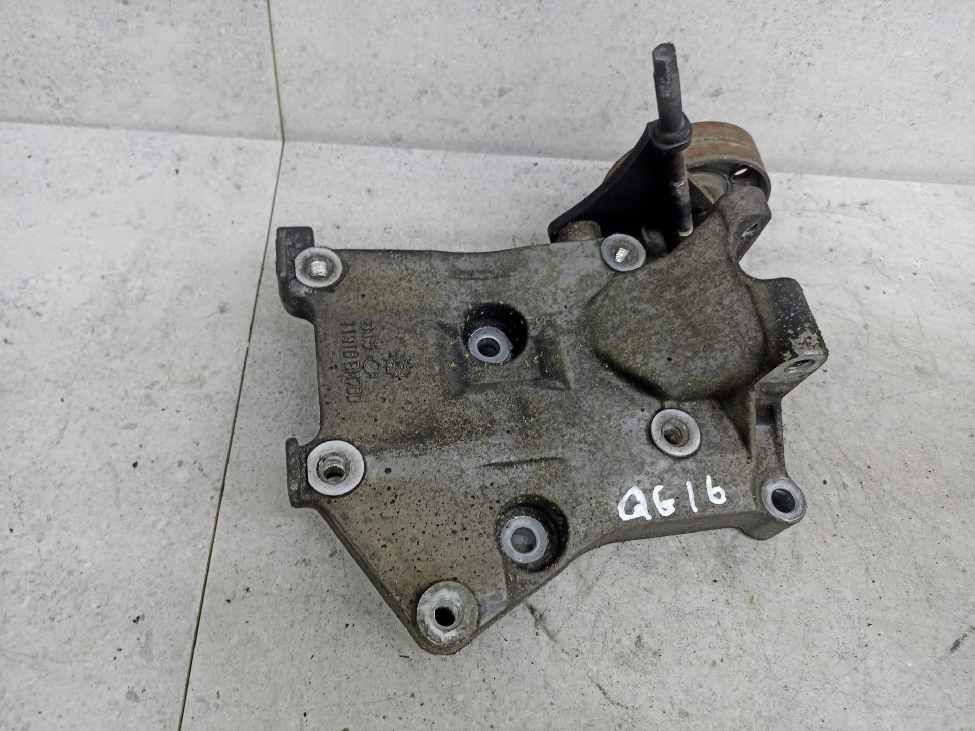 Кронштейн компрессора кондиционера Nissan Primera P12 qg16