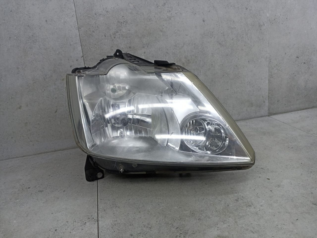 фара правая Renault Modus 1 поколение 2006, 8200652044 - фото №1