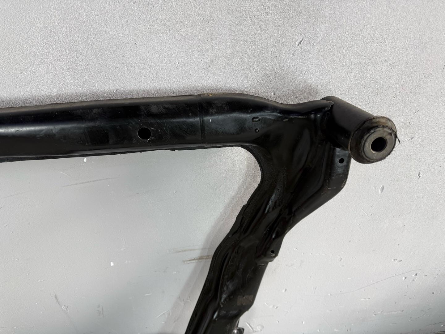 Подрамник Nissan XTrail T31 QR25DE 2007-2015 передний (контракт)Марка: NissanМодель: XTrailГод: 2007-2015Кузов: T31Двигатель: QR25DEНомер и производитель: 54400-JG31B NissanОригинальная балка (подрамник передний). Nissan X-trail T31 MR20 (2.0 литра)Nissan