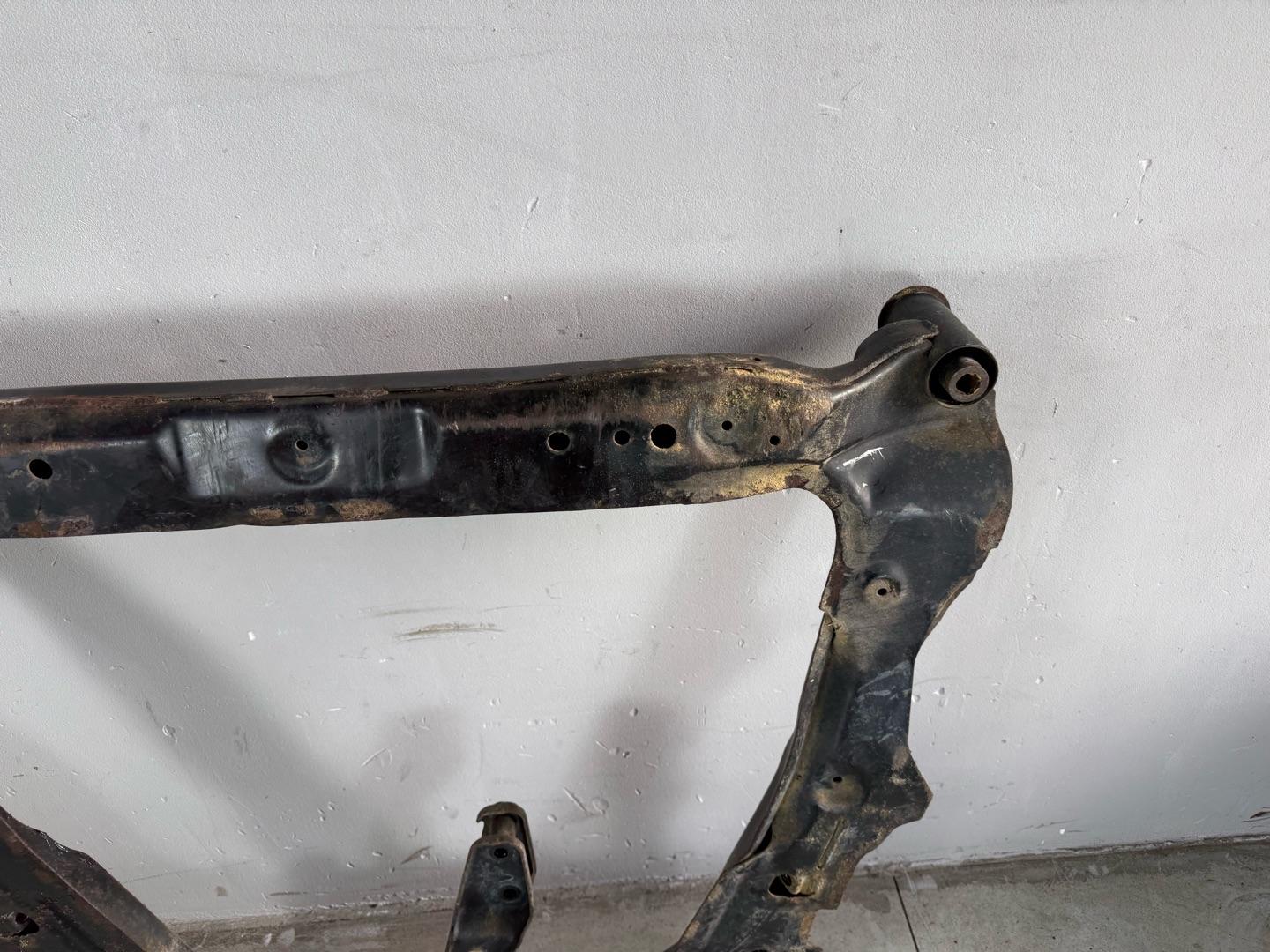 Подрамник Nissan XTrail T31 QR25DE 2007-2015 передний (контракт)Марка: NissanМодель: XTrailГод: 2007-2015Кузов: T31Двигатель: QR25DEНомер и производитель: 54400-JG31B NissanОригинальная балка (подрамник передний). Nissan X-trail T31 MR20 (2.0 литра)Nissan