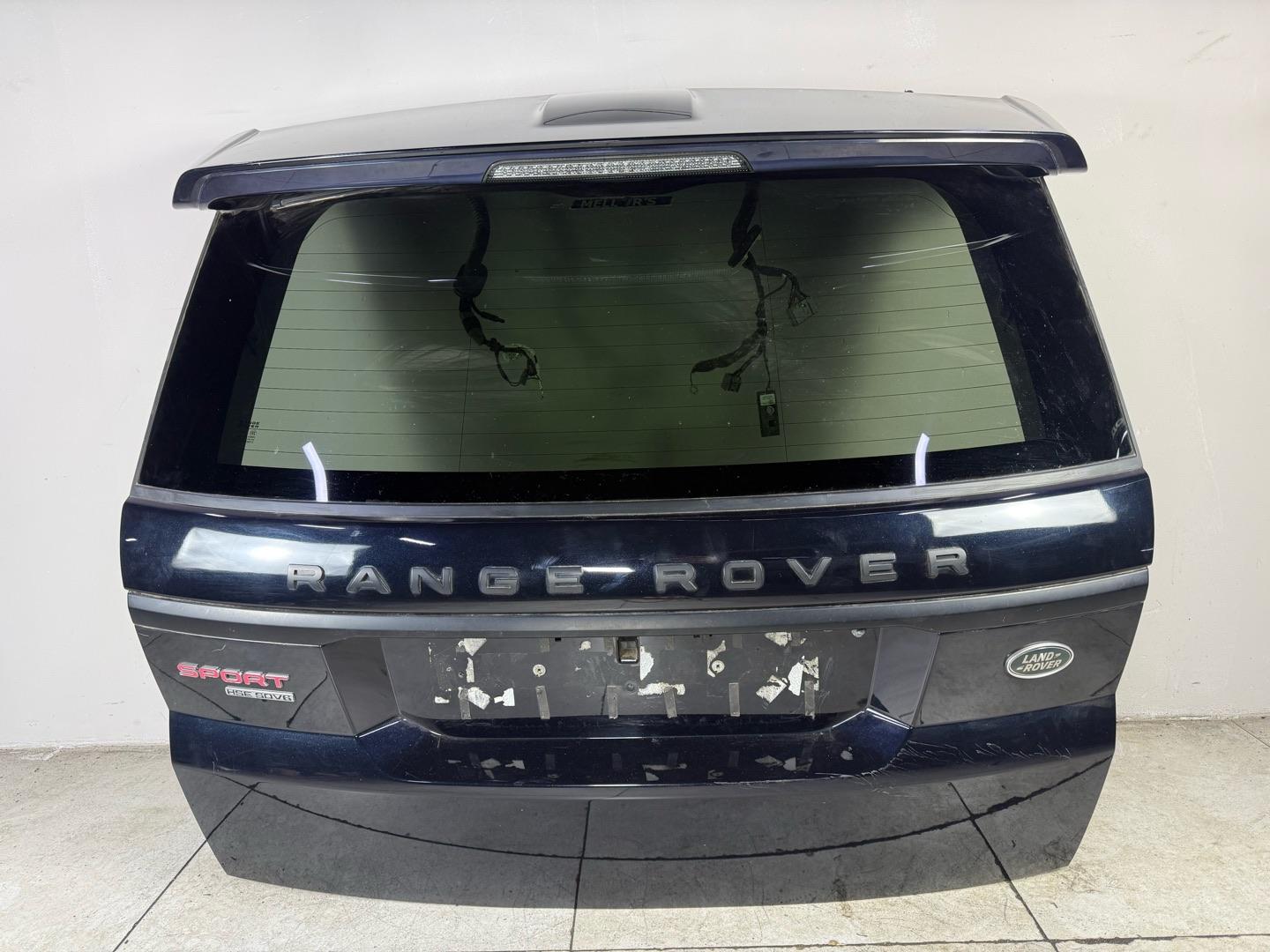 Крышка багажника Range Rover Sport L494 2013+ (б/у) ленд ровер Цена за крышку в сборе Марка: RANGE ROVERМодель: SPORTГод: 2013+Кузов: L494Номер и производитель: LR044396 RANGE ROVERКросс-номера: DPLA40010AE8LML,  LR055919,  DPLA40010AF8LML,  LR079300,  GK