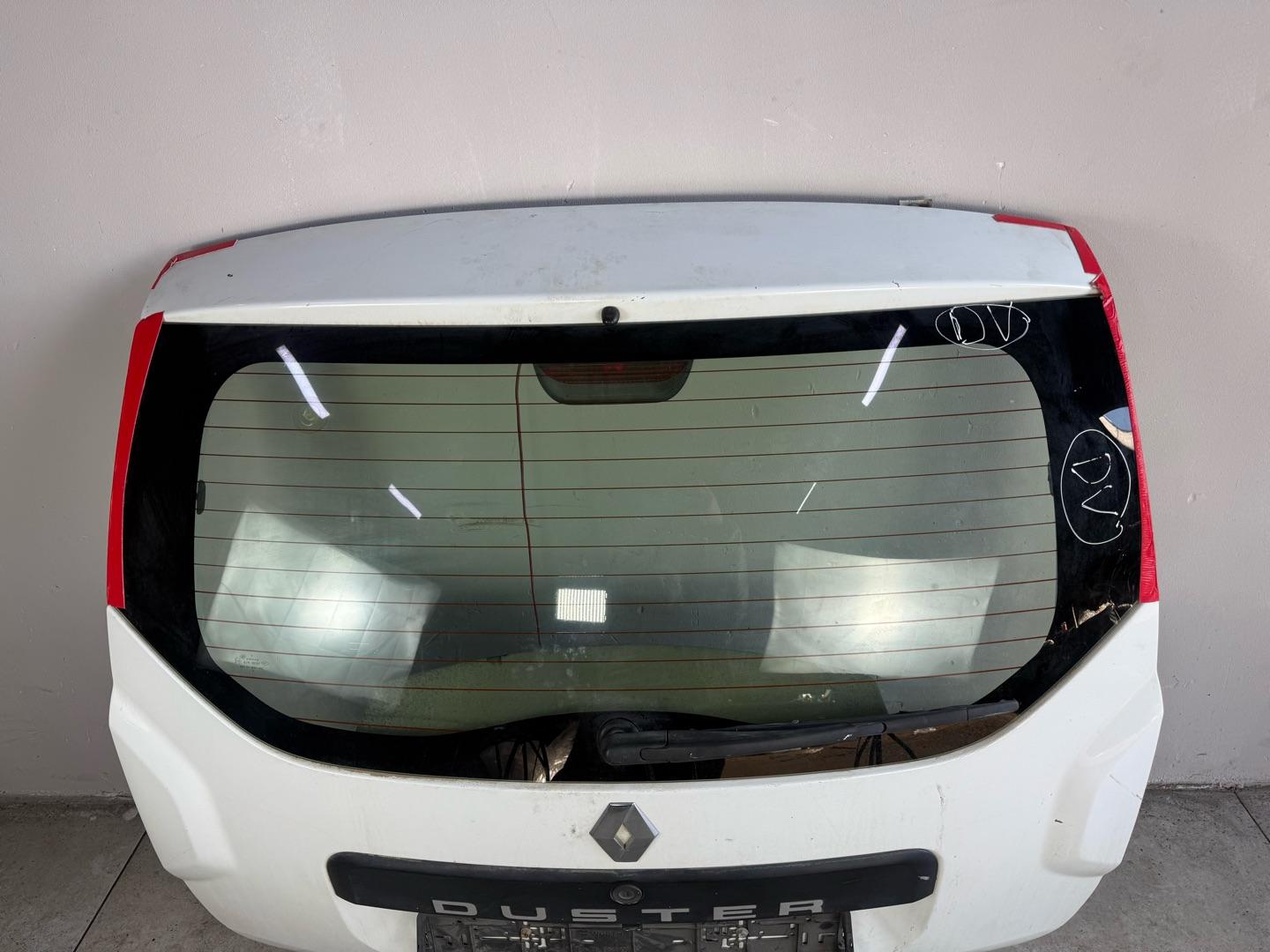 КРЫШКА БАГАЖНИКА В СБОРЕ  !!!  Ориг. номер: 901001386R Производитель: RENAULT Совместимости: Renault Duster I (2010—2015),  Renault Duster I рестайлинг (2015—2021)