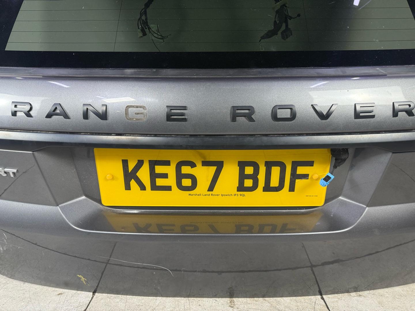 Крышка багажника Range Rover Sport L494 2013+ (б/у) в сборе без замка и камеры Марка: RANGE ROVERМодель: SPORT Год: 2013+Кузов: L494 LR044396Номер и производитель: LR044396 RANGE ROVERКросс-номера: DPLA40010AE8LML LR055919 DPLA40010AF8LML LR079300 GK62400