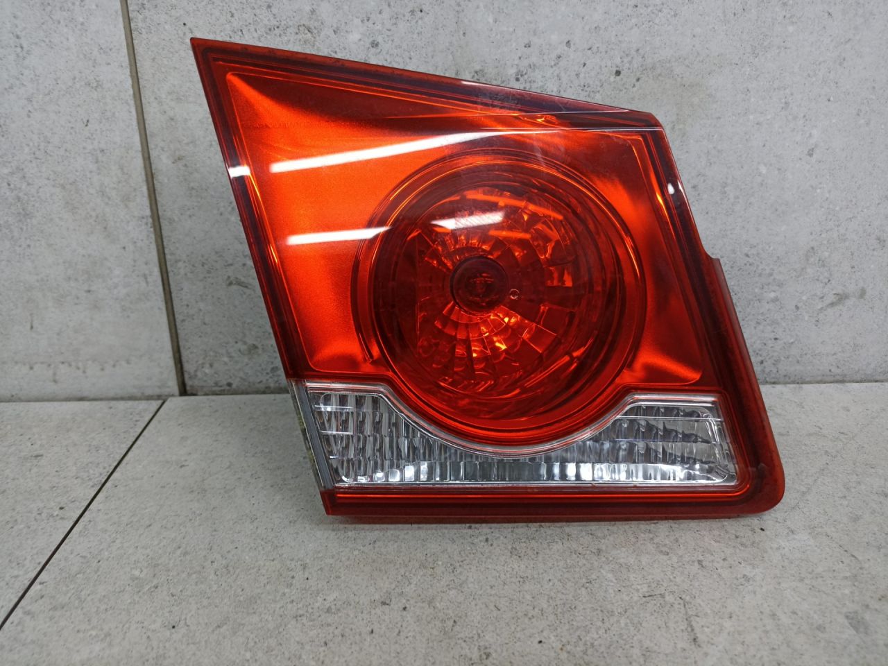 фонарь задний левый Chevrolet Cruze 1 поколение 2010, 95040722 - фото №1