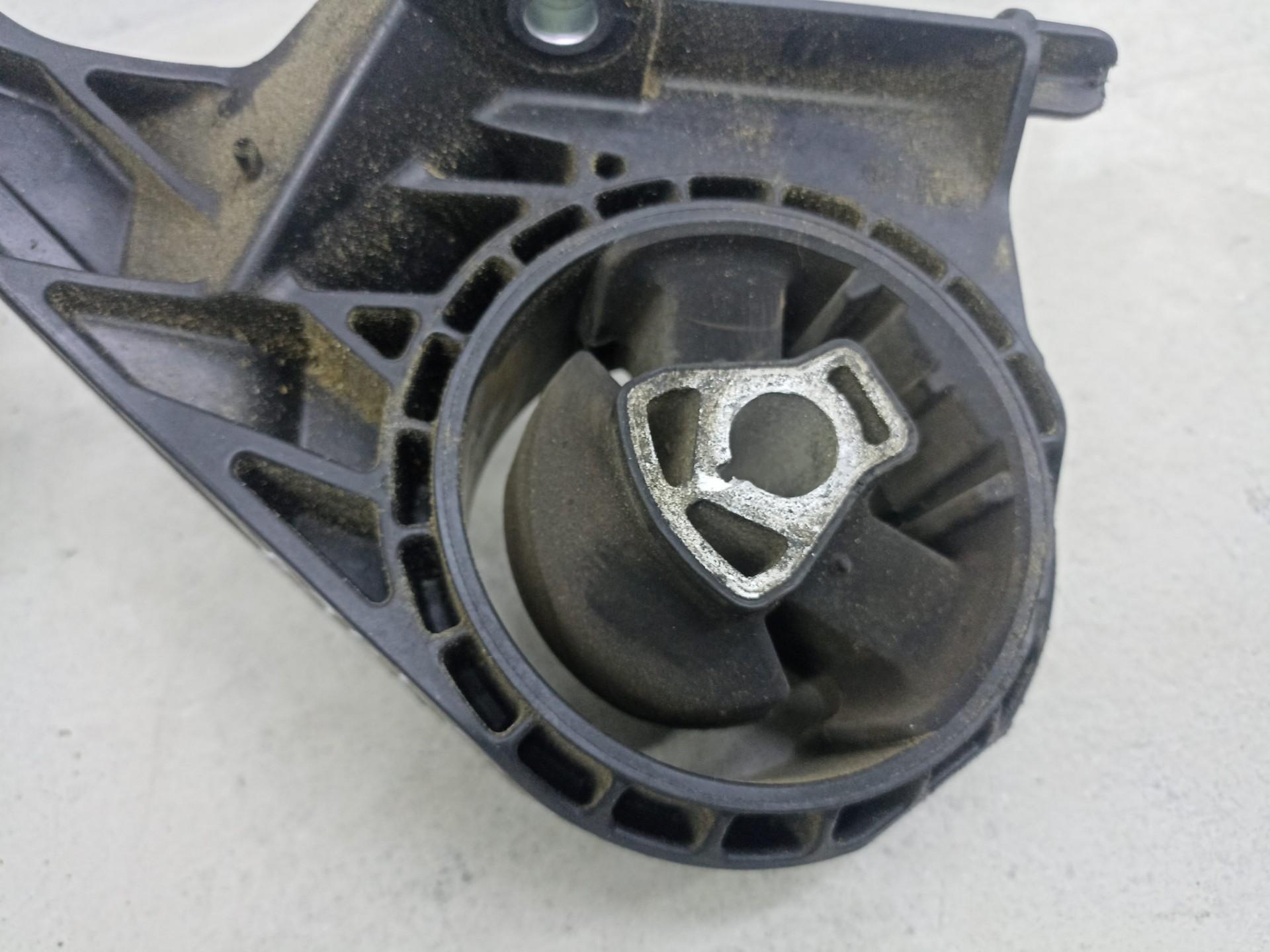 Подушка двигателя opel Chevrolet