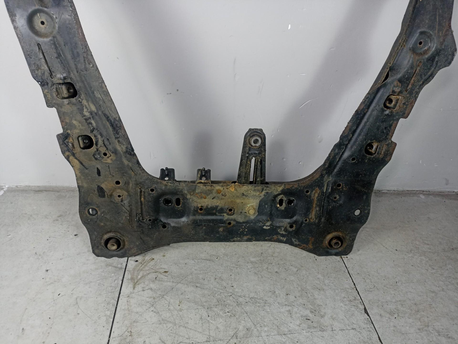 Подрамник двигателя Nissan X-Trail T31 QR25DE QR25 Подрамник Nissan X-Trail T31 2.0  (б/у) Задние Сайлентблоки нужно менять.Марка: NissanМодель: X-TrailКузов: t31Двигатель: 2.0Номер и производитель: 54400-JG00A NISSANКросс-номера: 54400-JG01B