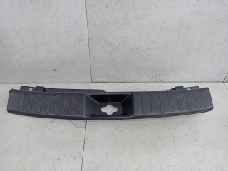 накладка внутренняя на заднюю панель кузова Nissan Juke YF15 (2010 - 2014), 849921KA2A