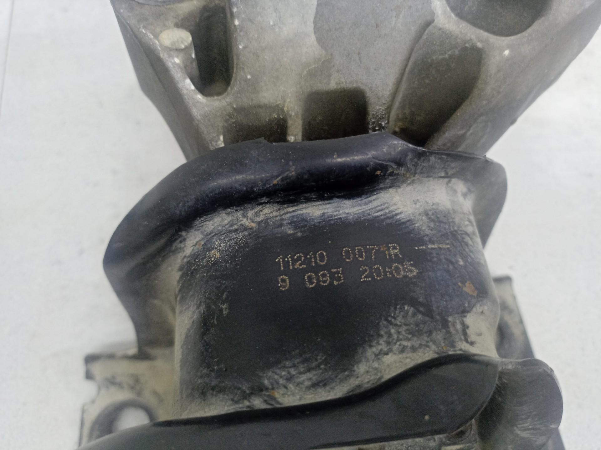 Подушка двигателя правая Renault Duster f4r