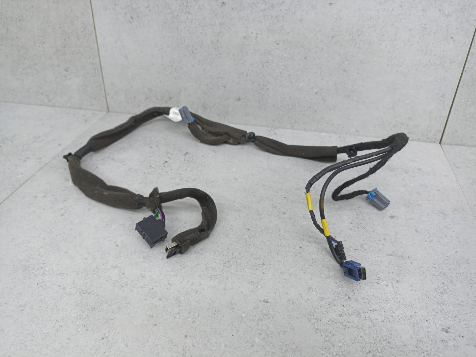 Жгут подлокотника с розетками 12V/AUX для Шевроле Круз. Оригинал