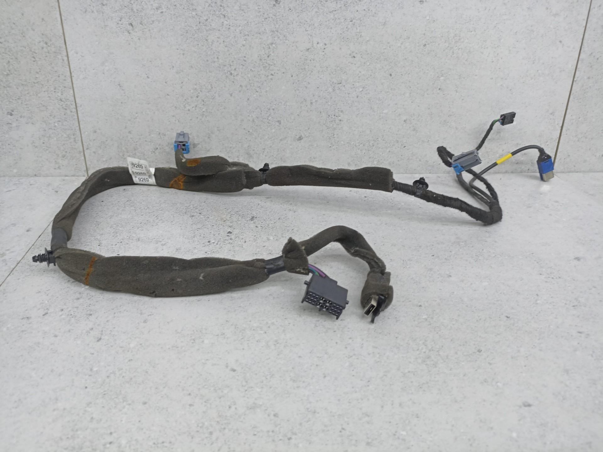 Жгут подлокотника с розетками 12V/AUX для Шевроле Круз. Оригинал