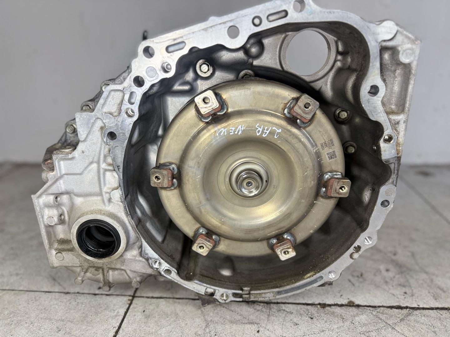 Пробита задняя крынка она под замену  АКПП 2AR Toyota Camry XV70 2AR-FE U760E Год выпуска: 2017Номер кузова: 70Модель: XV70Состояние: Хорошее,  оригинал. Примечание: Контрактный из Японии