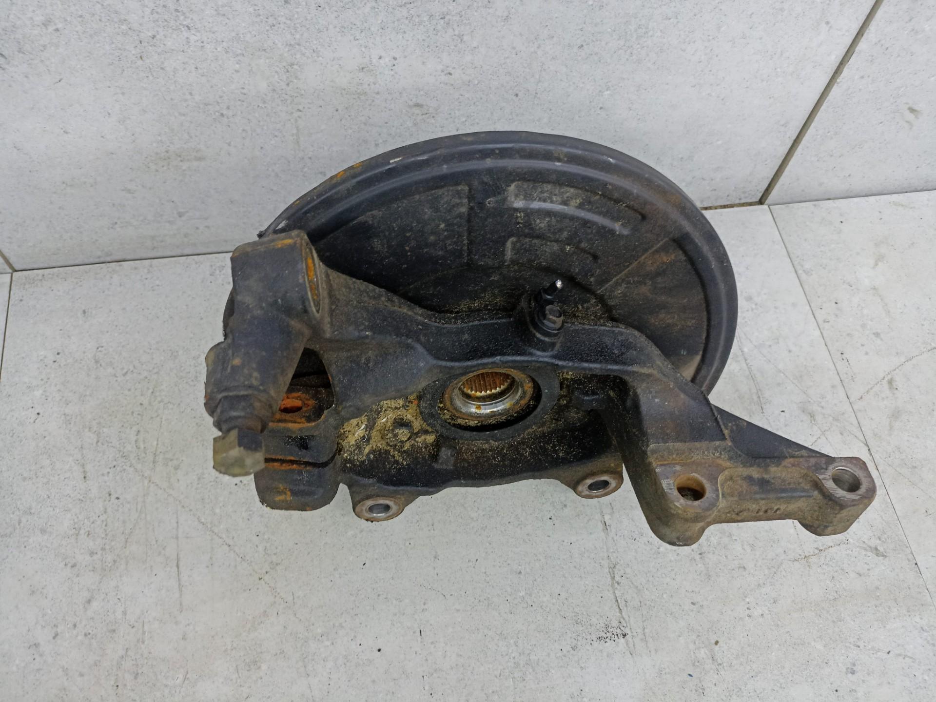 Кулак передний левый  VQ35DE Teana j32