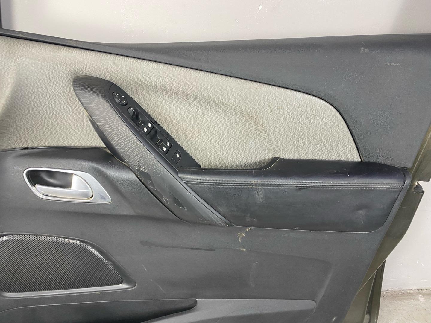 Дверь передняя правая Citroen C4 Grand Picasso 2, б/у оригинал,  есть дефект смотрите фото,  цена указана за голую дверь