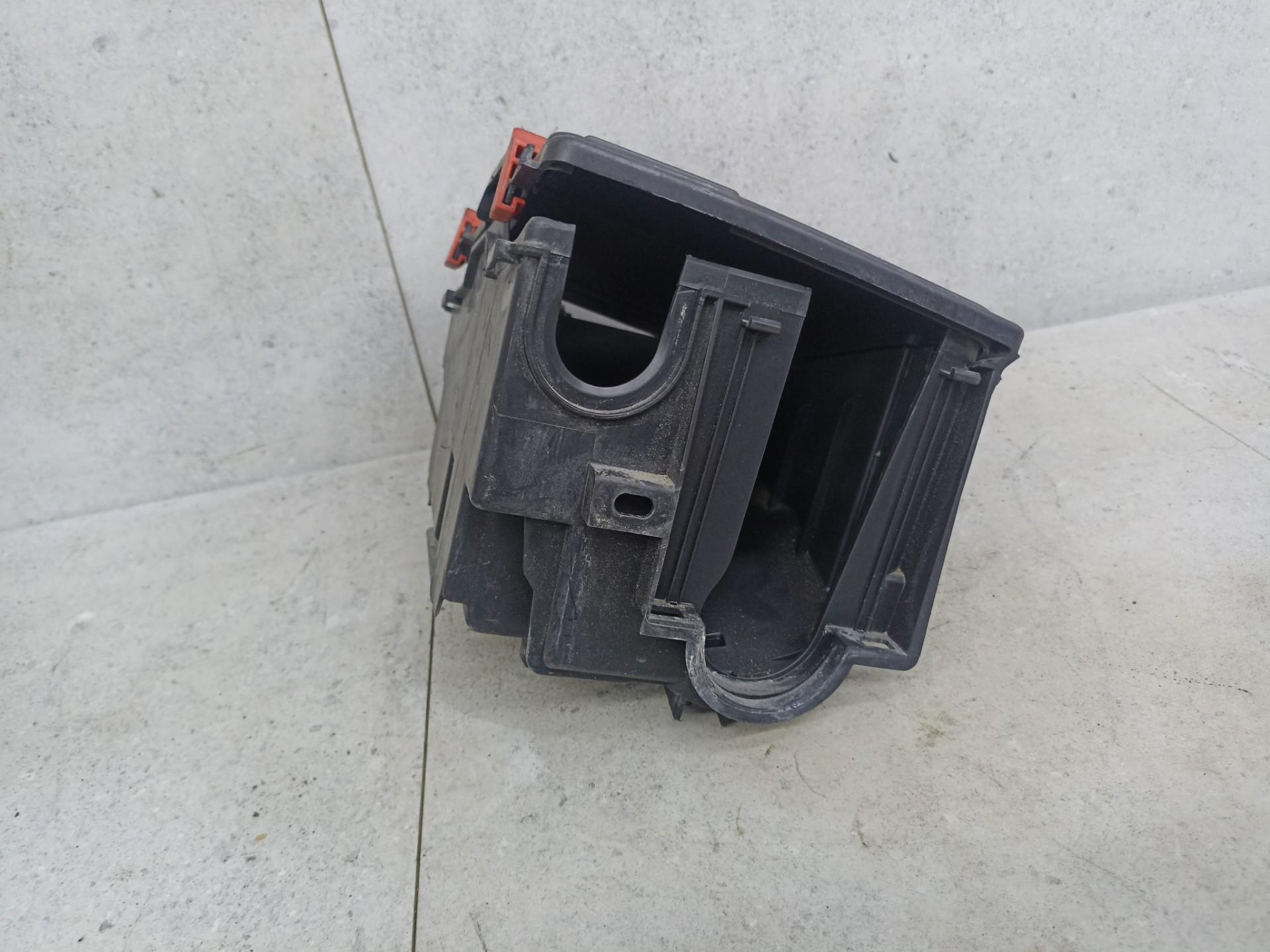Корпус блока предохранителей Peugeot 308 Т9 Citroen C4 grand picasso 2 9h05