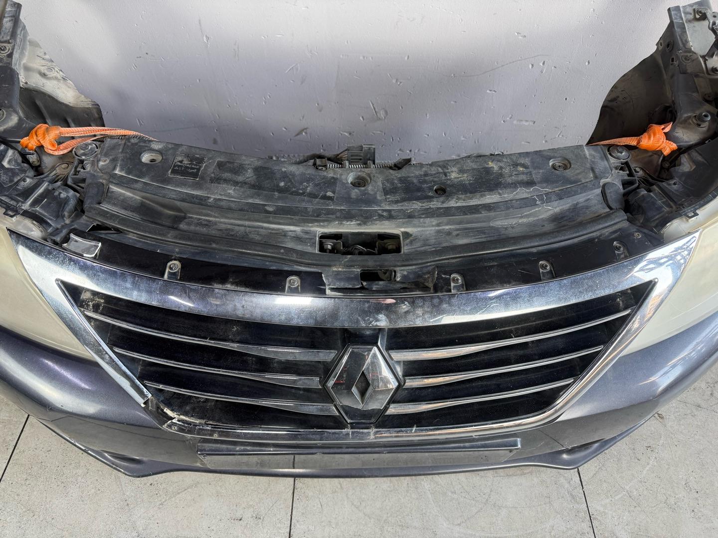Ноускат в сборе Renault Latitude,  2010г. Передняя часть (ноускат,  кузовные части,  кузовные запчасти) в сборе Рено Латитьюд/ Renault Latitude,  2010г. Есть и другие запчасти на эту модель