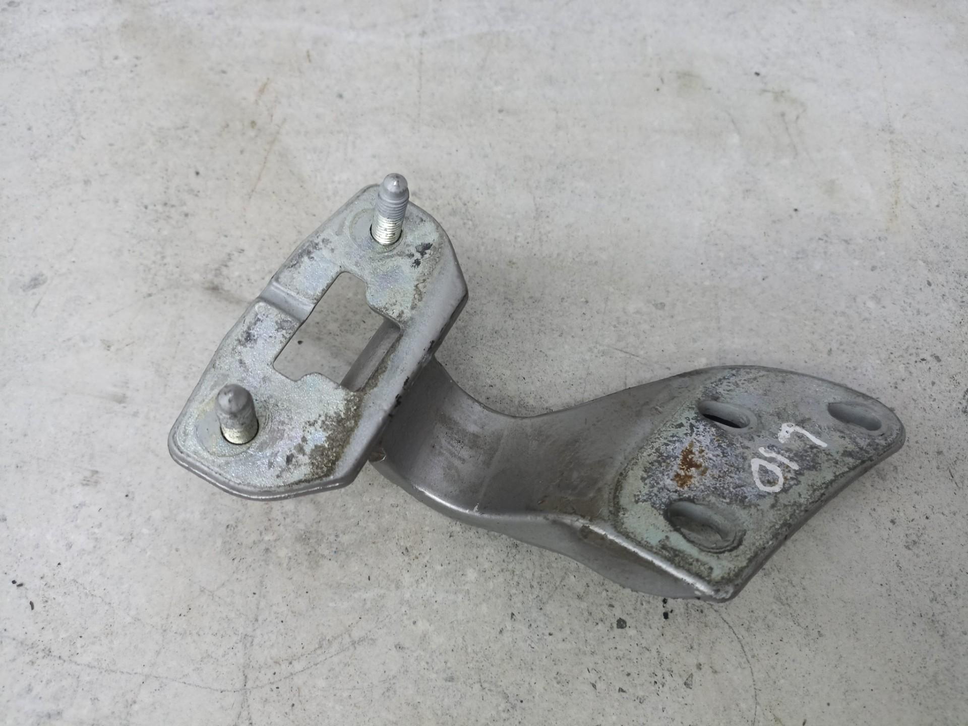 Петля багажника правая Mercedes M W164