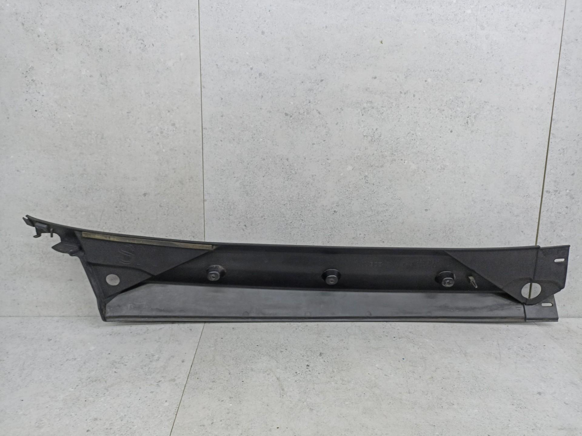 Дождевик жабо Iveco Daily 6 5801951075,  левый