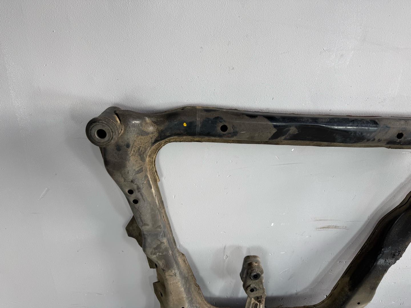 Подрамник Nissan XTrail T31 QR25DE 2007-2015 передний (контракт)Марка: NissanМодель: XTrailГод: 2007-2015Кузов: T31Двигатель: QR25DEНомер и производитель: 54400-JG31B NissanОригинальная балка (подрамник передний). Nissan X-trail T31 MR20 (2.0 литра)Nissan