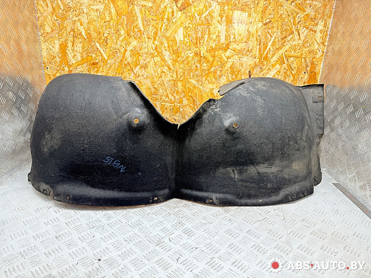 защита арок передняя левая (подкрылок) Volkswagen Touareg 1 поколение 2006, 2.5 л., BAC, дизель, МКПП, внедорожник 5 дв. - фото №1