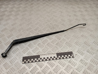 щеткодержатель (поводок стеклоочистителя, дворник) Toyota Avensis 2 поколение (T250) 2005