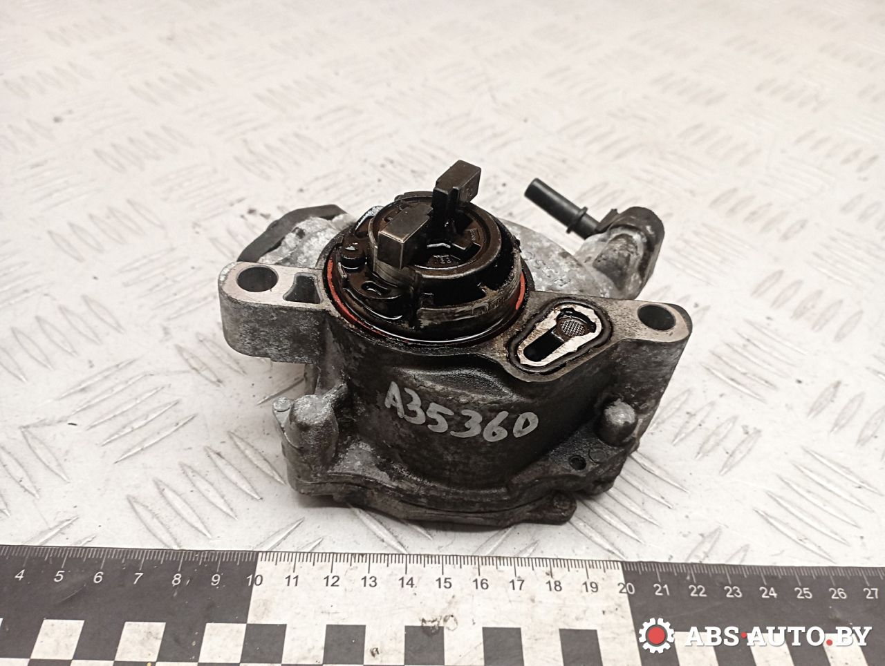 насос вакуумный Peugeot 5008 1 поколение 2013, 1.6 л., дизель, робот, правый руль, 9804021880, 9684786780, 456584, 3642543, 1692776, 1785236, FM5Q2A451AA, 04830GMC, 31330213, 31375462, AV6Q2A451AA, 1B2406X - фото №1