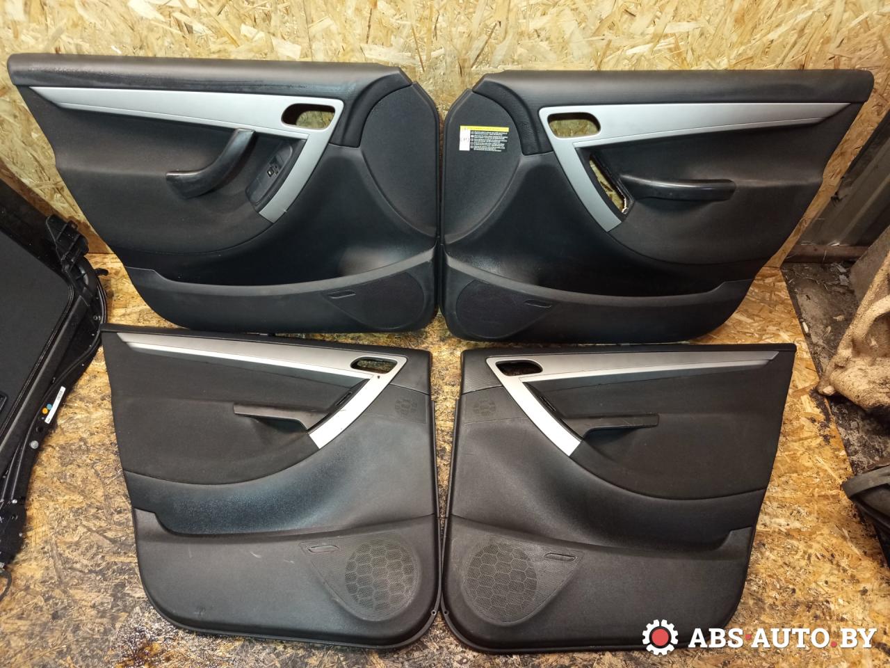 Обшивка двери (комплект) Citroen C4 Picasso 1 поколение 2009, 1.6 л., 9HZ (DV6TED4), дизель, АКПП, правый руль, 96599544ZD, 96858392ZD, 96883827ZD, 96883830ZD - фото №1