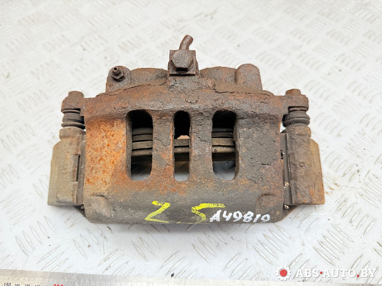 суппорт передний правый Chrysler Pacifica 1 поколение 2007, 4.0 л., EGQ, бензин, АКПП, 5103118AA - фото №1