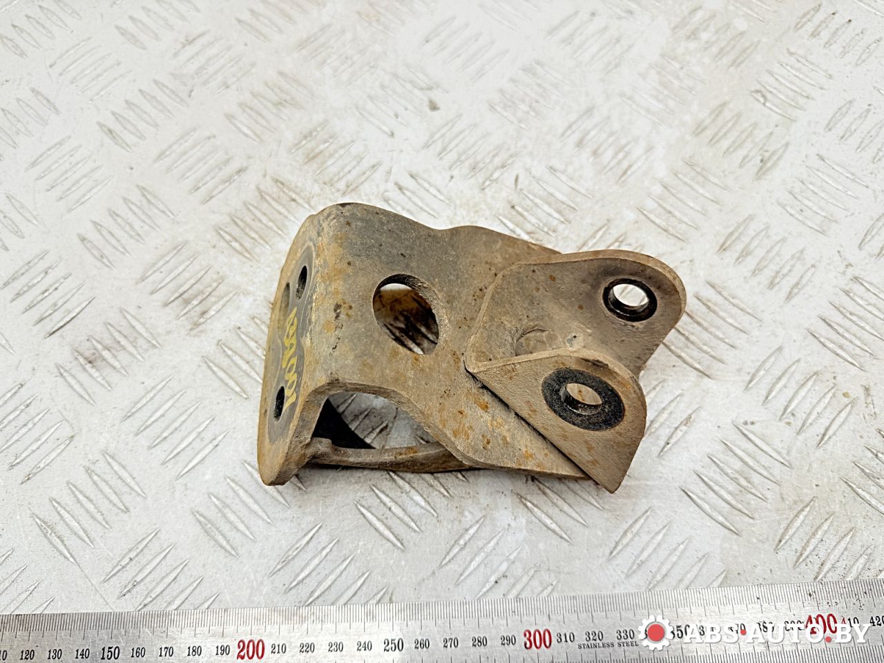 крепление амортизатора заднее левого Toyota RAV4 3 поколение (XA30) 2007, 2.2 л., 2AD-FTV, дизель, МКПП, внедорожник 5 дв., 4850642010 - фото №1