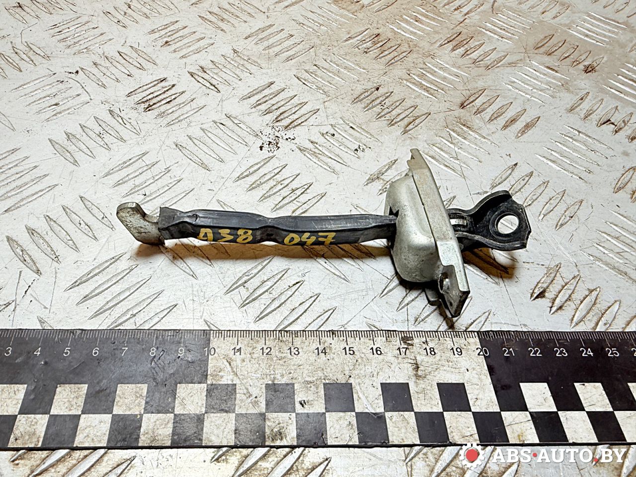 ограничитель открывания двери Toyota RAV4 3 поколение (XA30) 2007, 2.2 л., 2AD-FTV, дизель, МКПП, внедорожник 5 дв. - фото №1