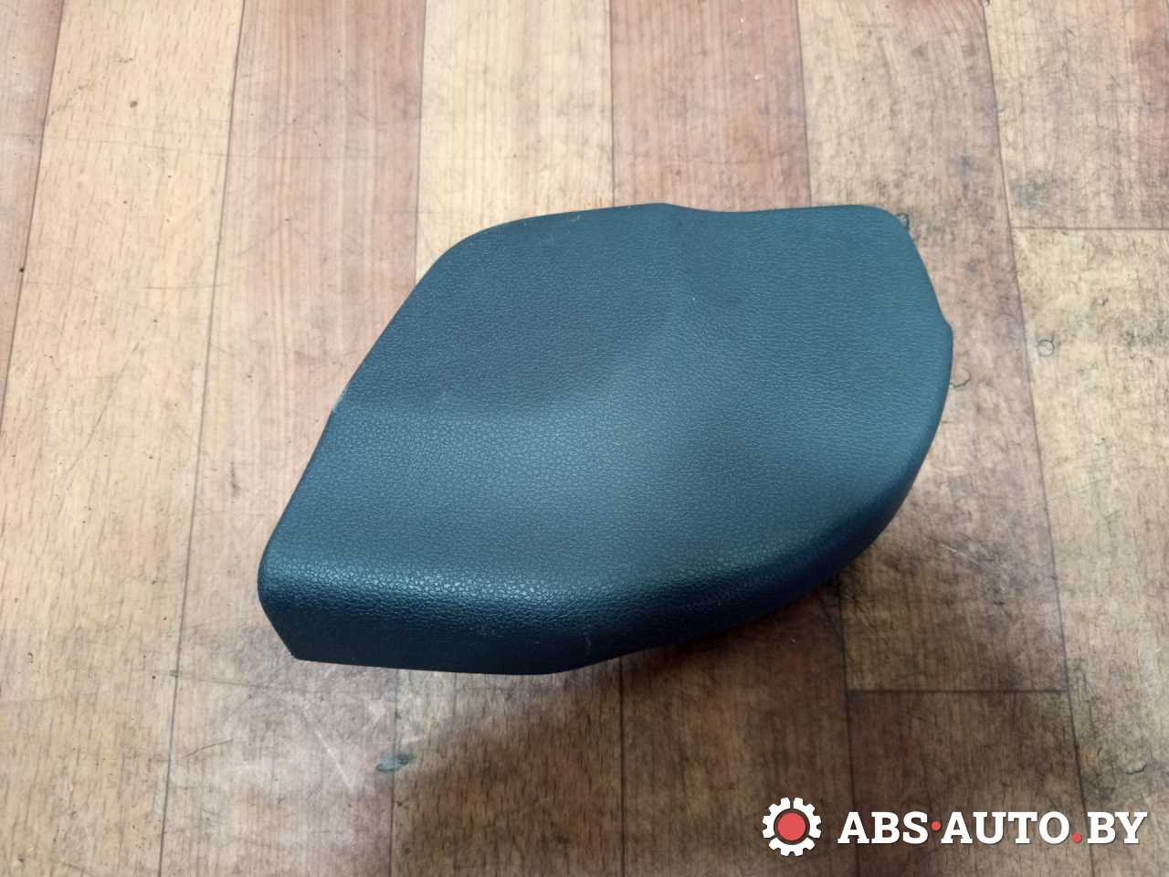 пластик Peugeot 5008 1 поколение 2011, 1.6 л., дизель, МКПП, передний привод, JC1487306 - фото №1