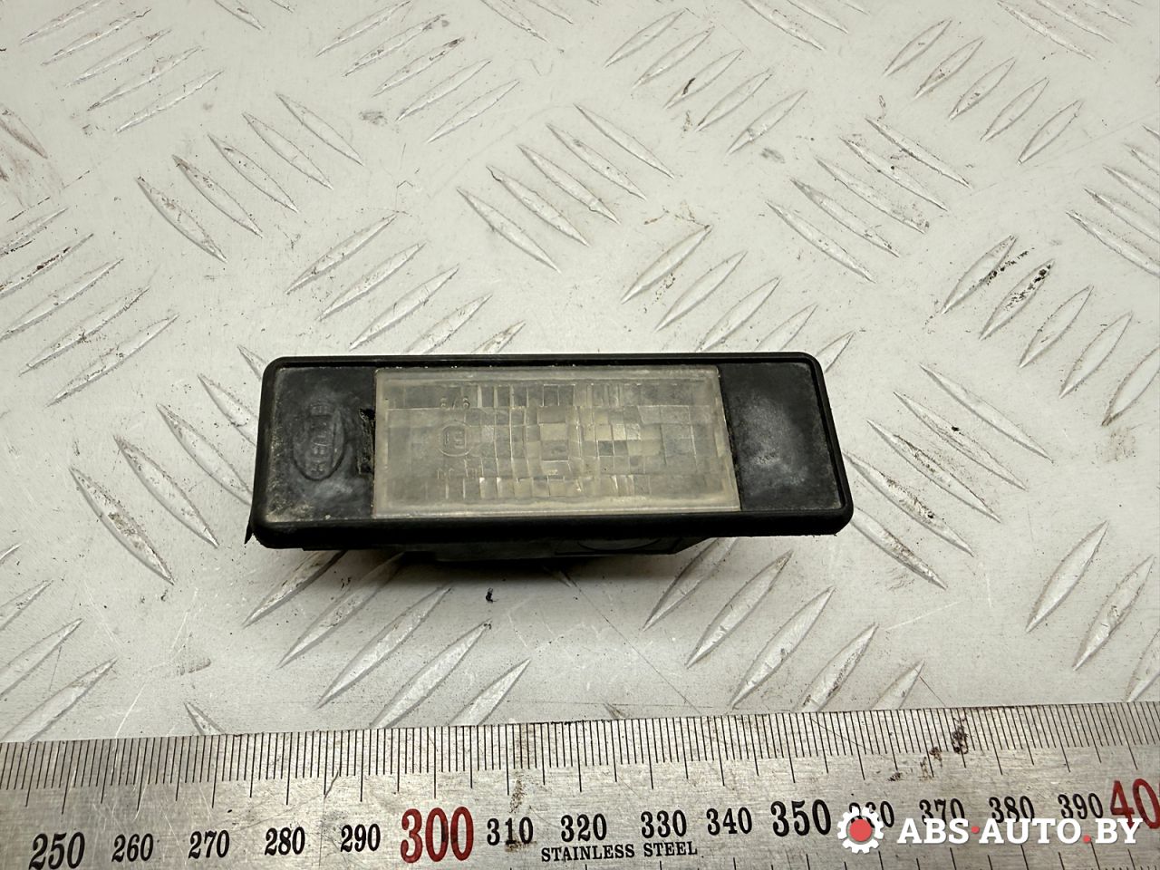 подсветка номера Peugeot 607 1 поколение 2002, 2.2 л., 3FZ (EW12J4), бензин, МКПП, седан, 9635678580, 2K00822400, 9688349480, 2KA008224, 6340A5, 6340G9, 0009565678580, 0009688349480, 6398200156, 6398200256, 9069062100, A6398200156, A6398200256, A9069062100, 26510AU300, 26511AU310, 2E0943021A, 2E0943021B, 03811900 - фото №1