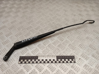 щеткодержатель (поводок стеклоочистителя, дворник) Chrysler Voyager 3 поколение 1998, 4717346A