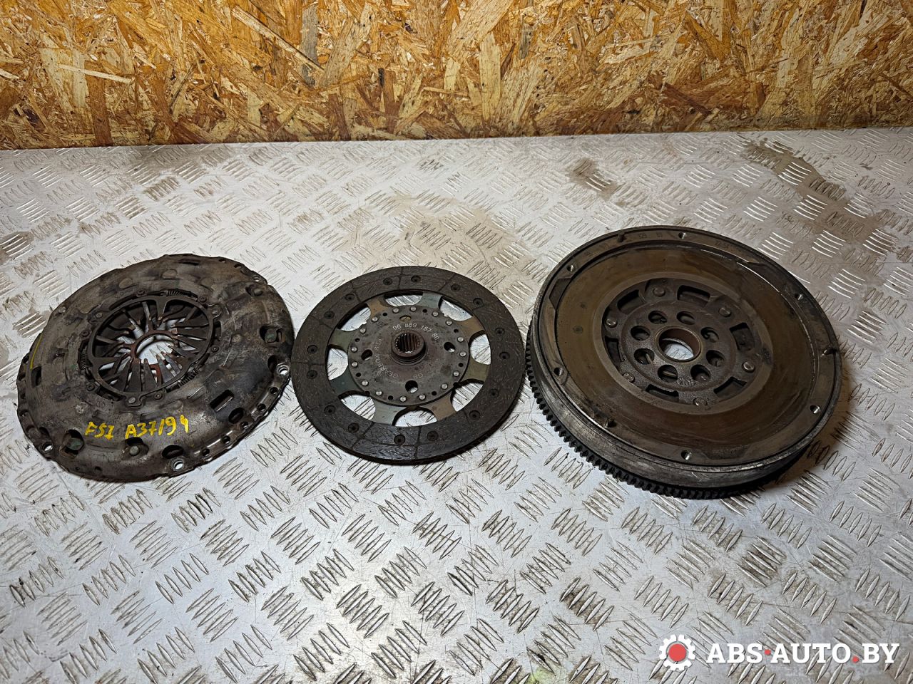 комплект сцепления Citroen C5 2 поколение 2013, 2.0 л., RHH (DW10CTED4), дизель, МКПП, универсал, 9686915580, F1712, 9686915780, 9800982980 - фото №1