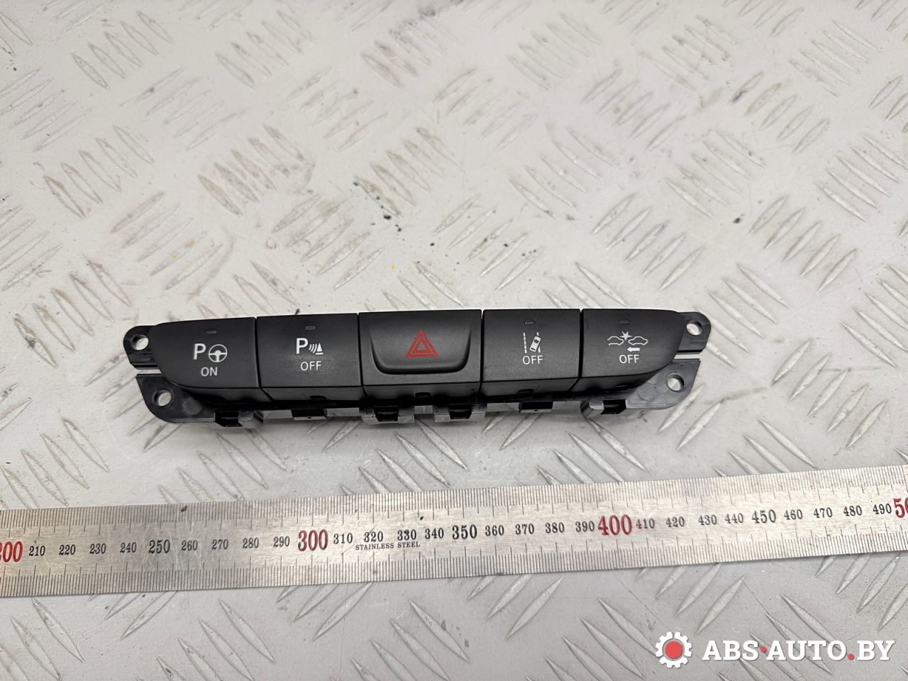 кнопка аварийной сигнализации Jeep Cherokee 5 поколение 2016, 2.0 л., EBT, дизель, АКПП, внедорожник 5 дв., 68143781AB, P68143781AB, 3487013104 - фото №1